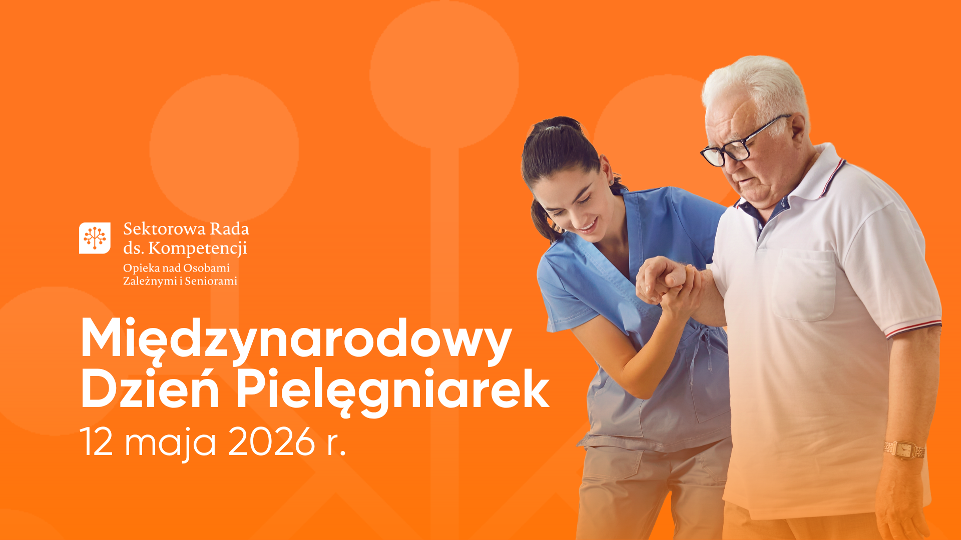 Uczestnicy panelu konferencyjnego siedzą przy stole i biorą udział w dyskusji, w tle ekran projekcyjny i branding BCU